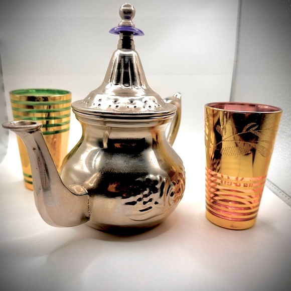 Fatima 22A Sm Silver tone Tea Pot/Collectible, Vintage-Good Preowned Condition - Picture 3 of 6